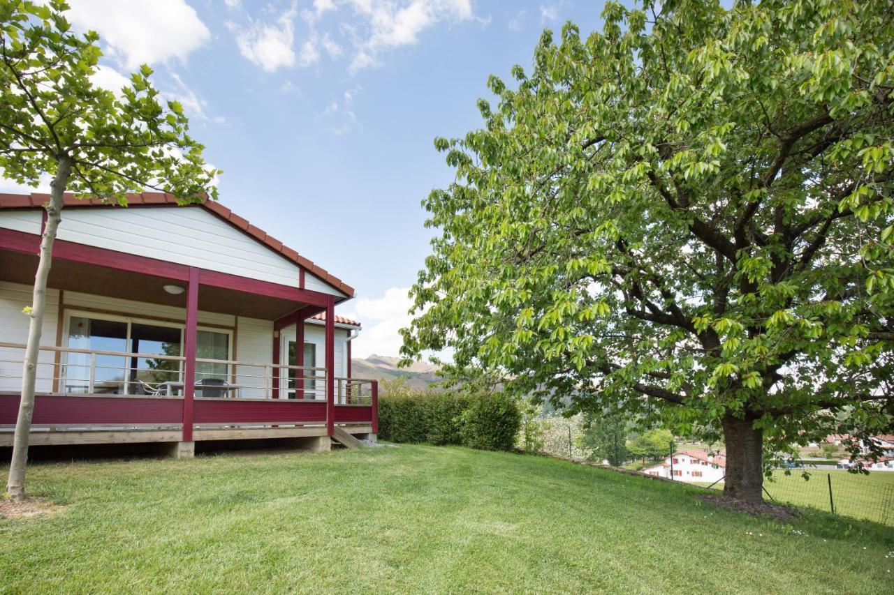 Domaine Chalets Larlapean Saint-Martin-dʼArrossa Buitenkant foto