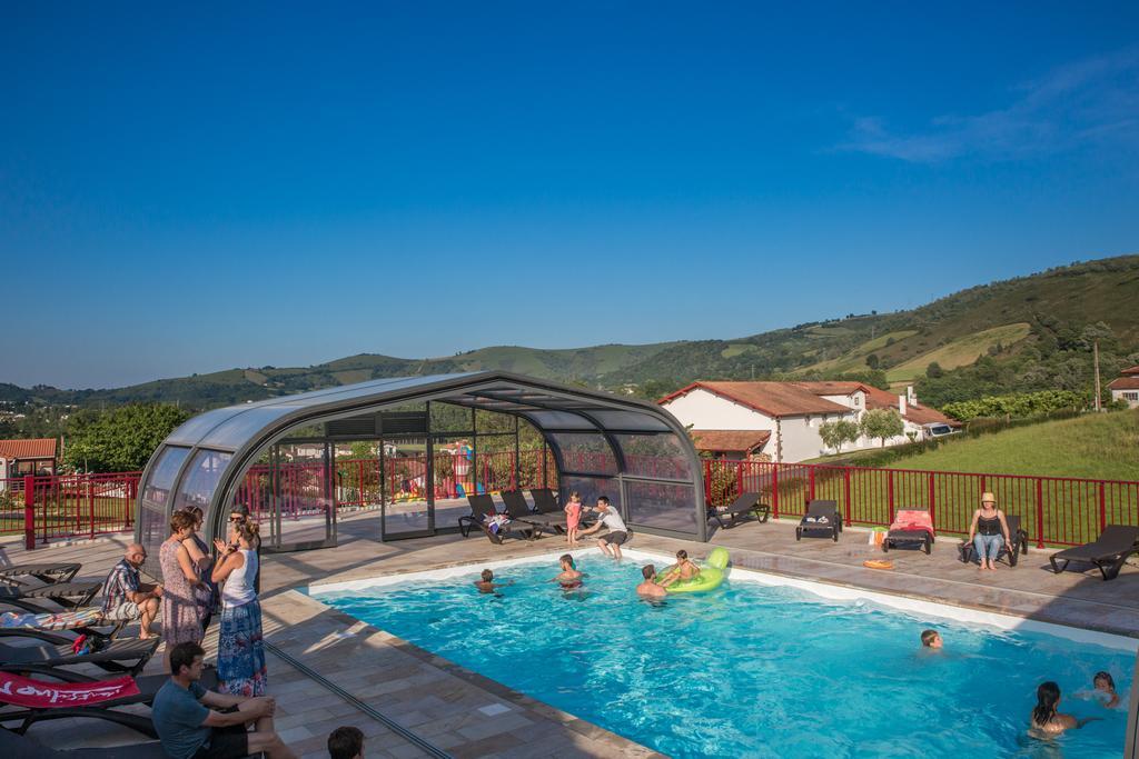Domaine Chalets Larlapean Saint-Martin-dʼArrossa Buitenkant foto