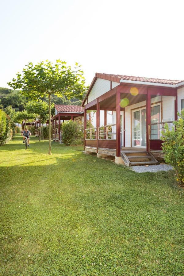 Domaine Chalets Larlapean Saint-Martin-dʼArrossa Buitenkant foto